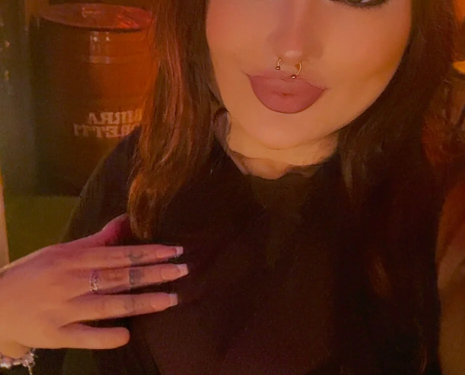 miamelt, вебкам модел на Stripchat: слике