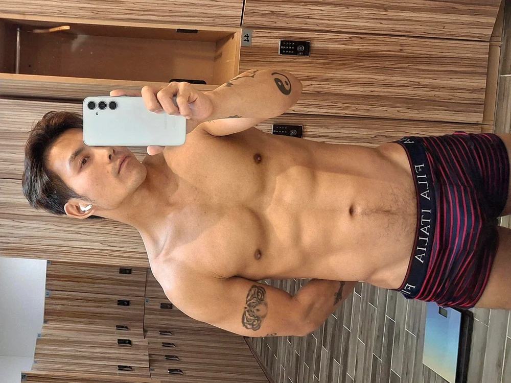 Zen_K, model webcam de Stripchat: fotos