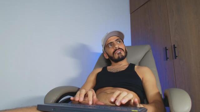 Preview photo of webcam model jeremy-taylors on Flirt4Free