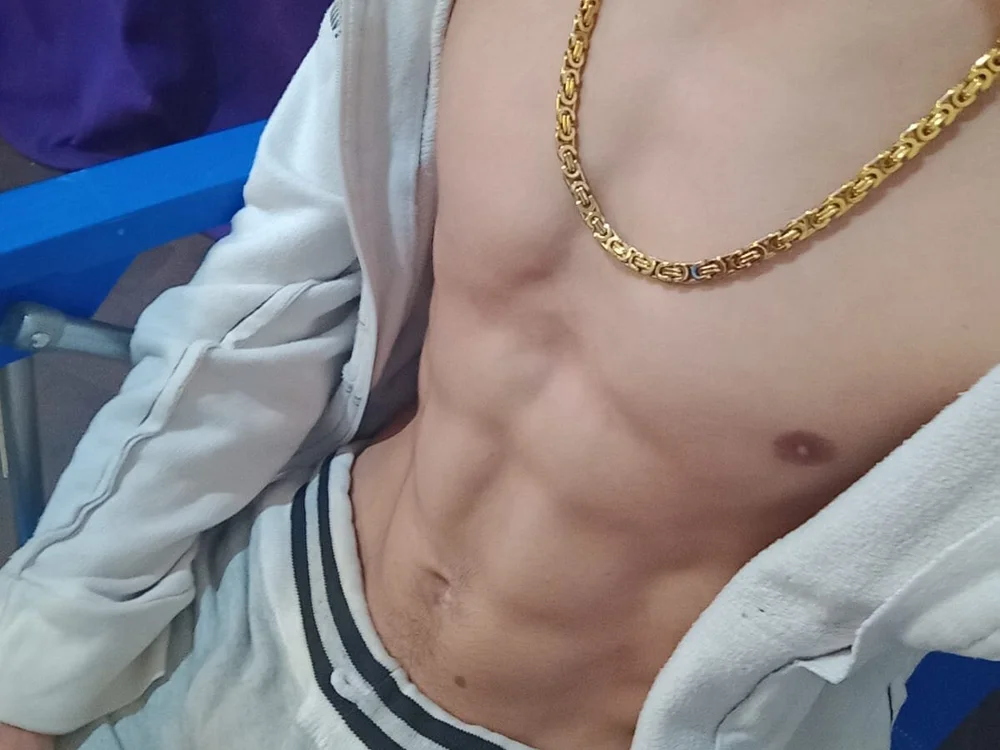 Skinny_11 (Stripchat): nuotraukos, profilis