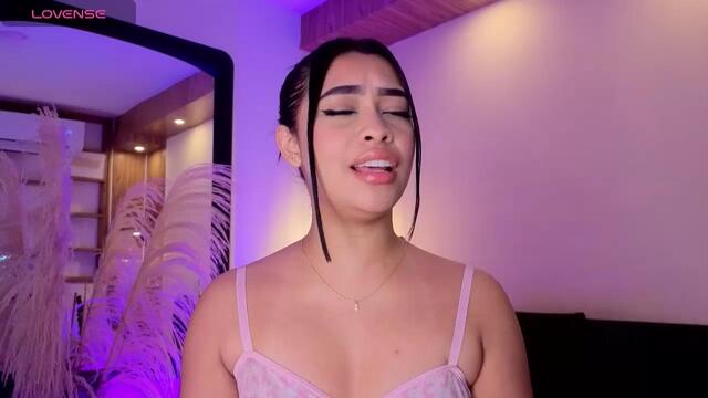 chloe-monroeee – Flirt4Free webkamerás modell