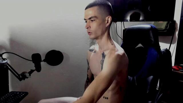 alex-devegas – Flirt4Free webkamerás modell