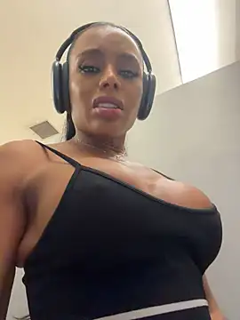 HOT_LADY_777 na Stripchat: zdjęcia i profil