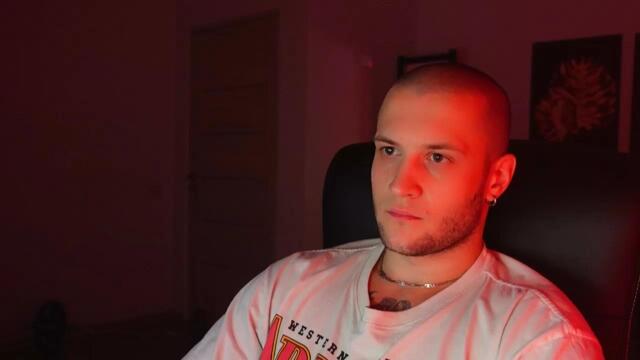 Preview photo of webcam model igor-wilde on Flirt4Free