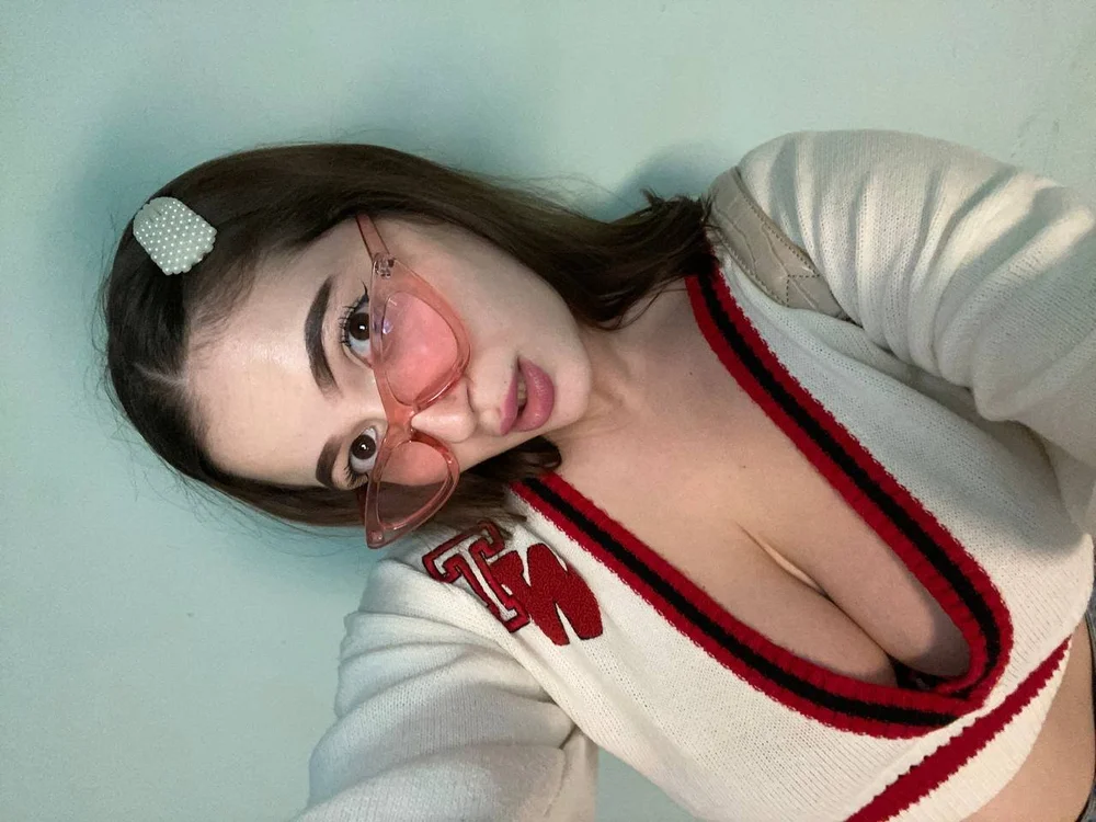 Kamilla_Loop (Stripchat): ảnh người mẫu webcam