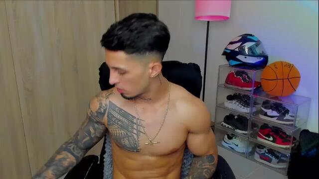 brody-dallas: عارضة كاميرا ويب على Flirt4Free