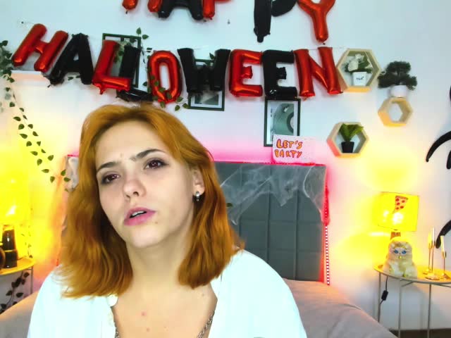 dellarowe — XloveCam 直播模特：照片与资料