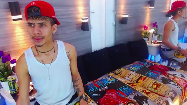 Preview photo of webcam model skinnycutealyer on XloveCam