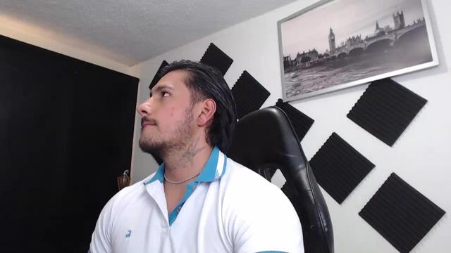 aaron-stark — Flirt4Free 直播模特：照片与资料