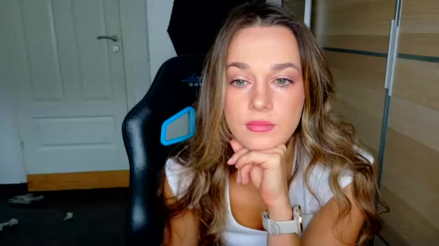 mmminnie ב-Chaturbate: תמונות ופרופיל
