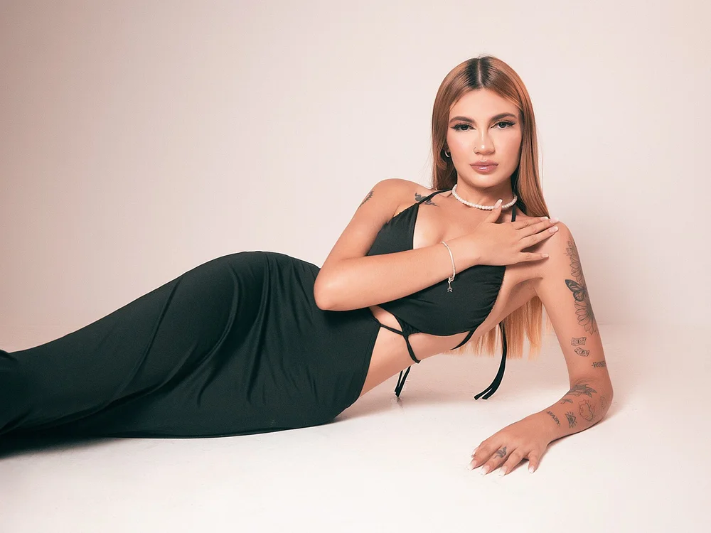 NiaHolland, вебкам модел на Stripchat: слике
