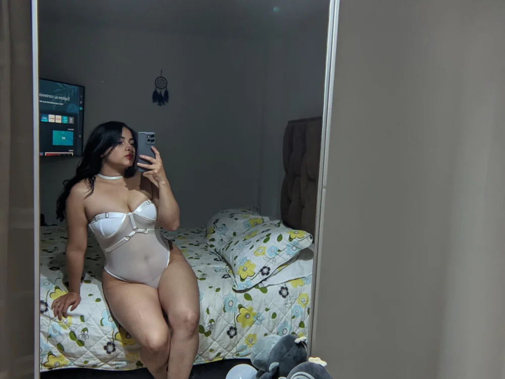 Shantalejhandra – уебкам модел в Stripchat: снимки