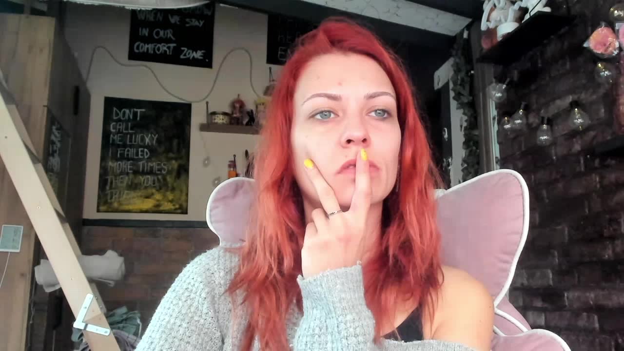 karokaroline (XloveCam): foto un profils