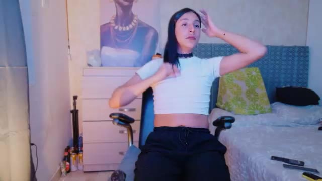 adhara365 — Chaturbate वेबकैम मॉडल: फ़ोटो