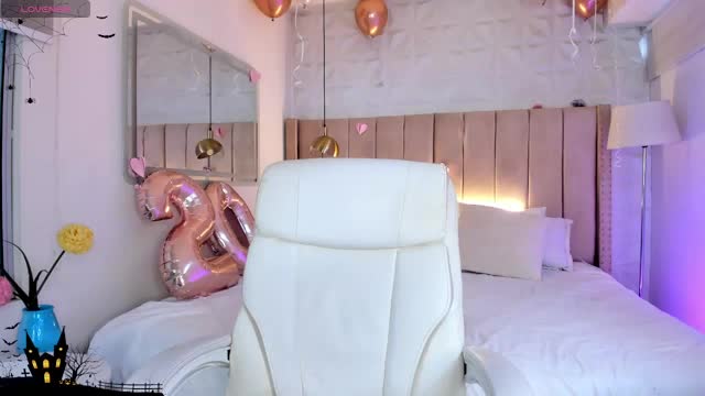 milabella na XloveCam: slike in profil