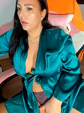 ReiyaRey: عارضة كاميرا ويب على Stripchat