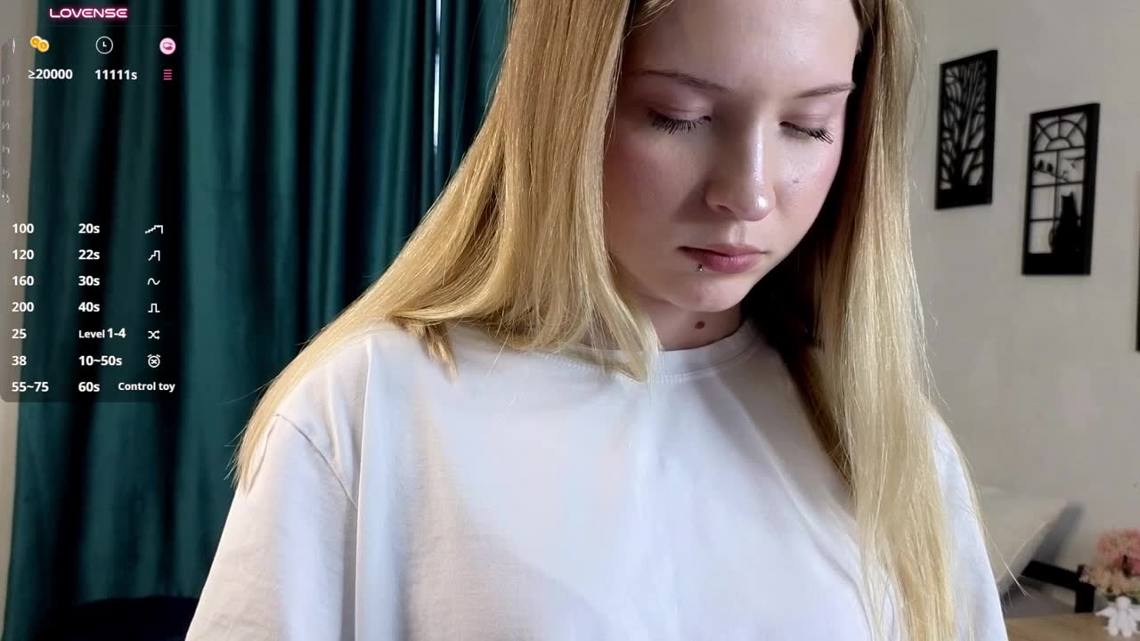 ladyluu — XloveCam 直播模特：照片与资料