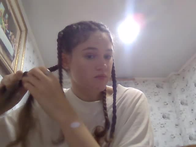 Preview photo of webcam model millenia on XloveCam