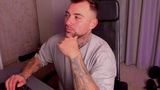 Preview photo of webcam model big-zacky on Flirt4Free