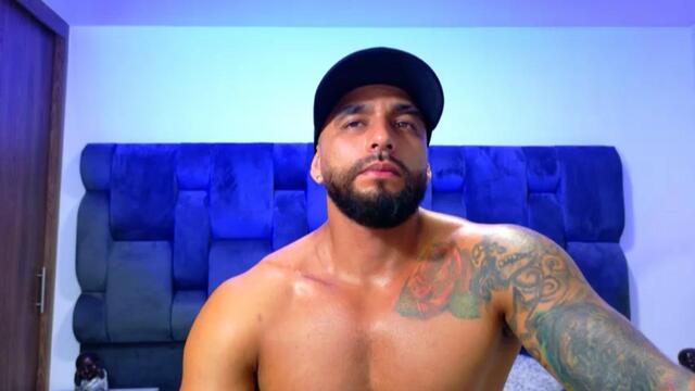 Preview photo of webcam model gianni-vitale on Flirt4Free