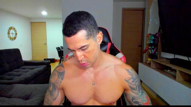 uxio-x, model webcam de Flirt4Free: fotos