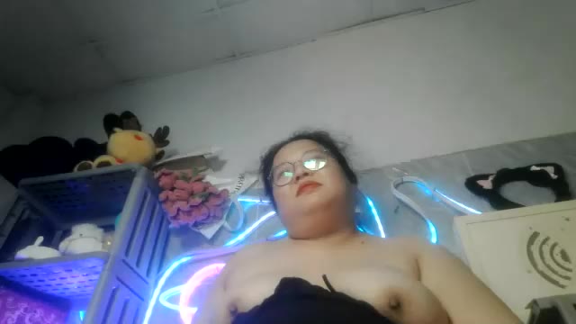 tini_bei na Chaturbate: fotky a profil