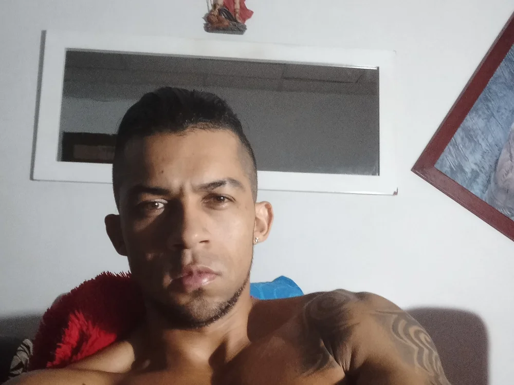 Preview photo of webcam model angelo_cox on Stripchat