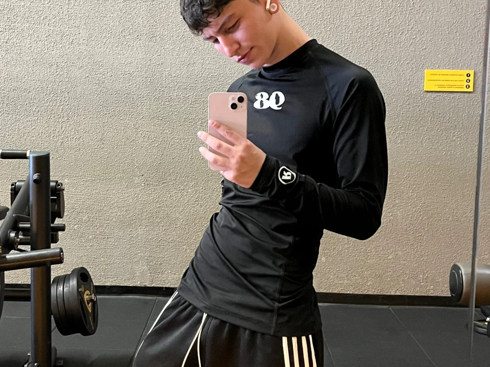 ARON_LUXX ב-Stripchat: תמונות ופרופיל