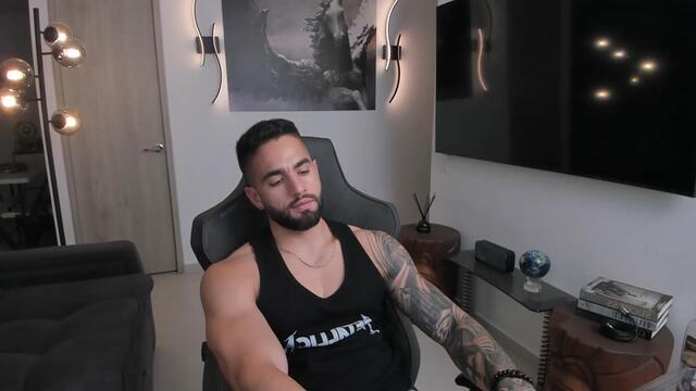Preview photo of webcam model antony-walker on Flirt4Free