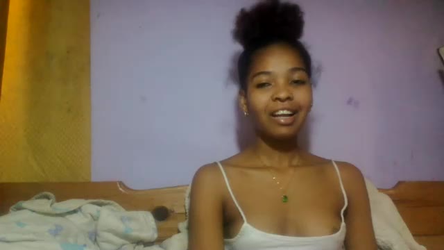 juliana2126 — Chaturbate 直播模特：照片与资料