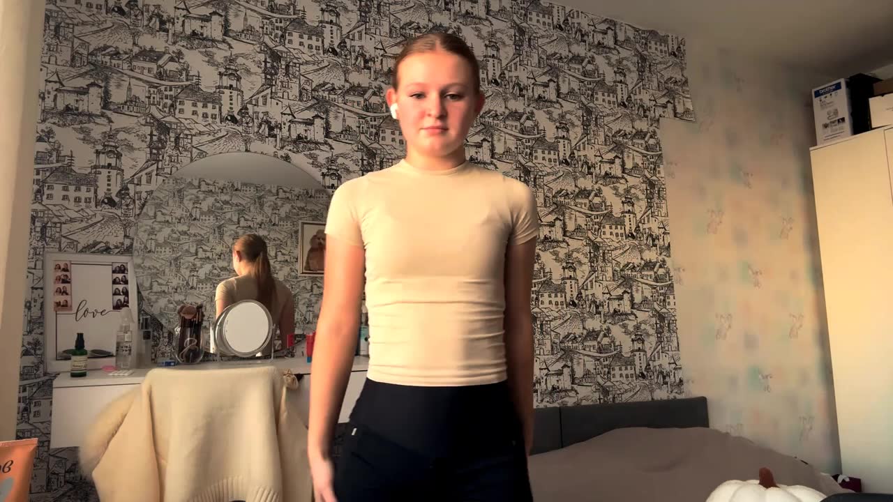 akilahghil – XloveCam webkamerás modell