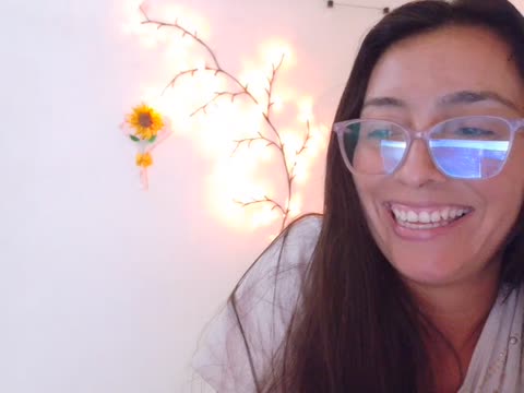 Preview photo of webcam model creamymature on BongaCams