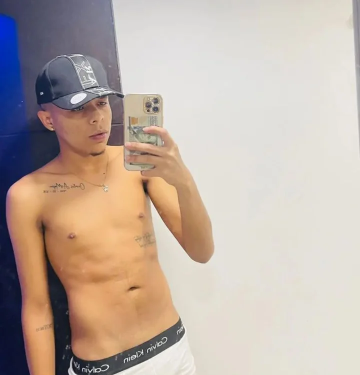Emanuel_333, webcam-malli (Stripchat): kuvat