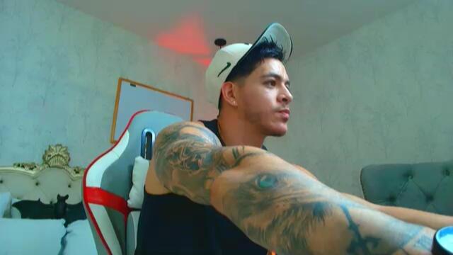 Preview photo of webcam model alan-thompson on Flirt4Free
