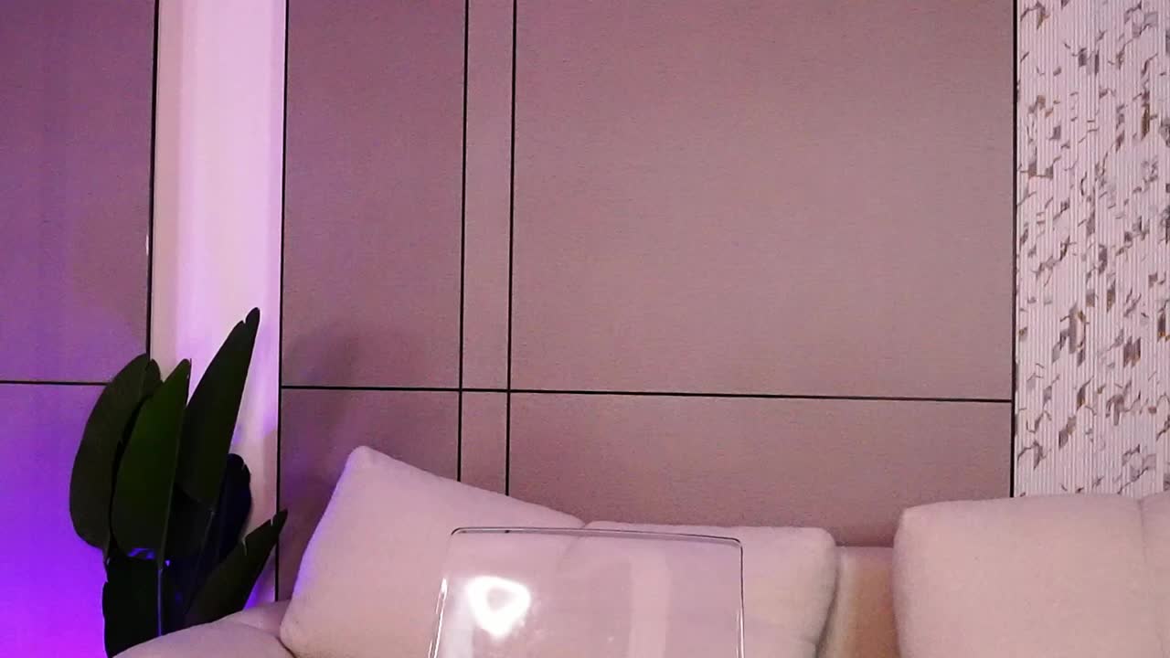 leorasenn – XloveCam webkamerás modell