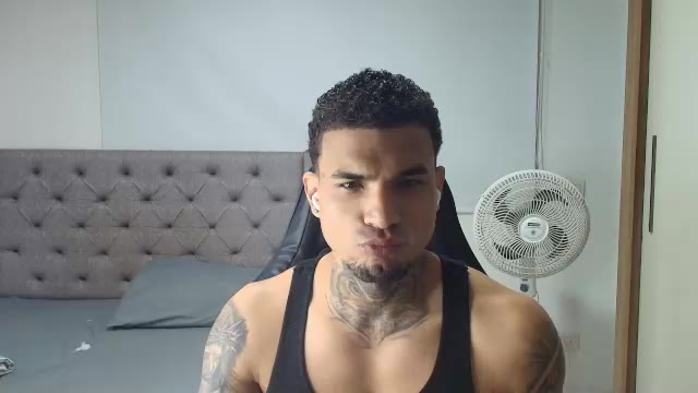 juan_gomez_1 на Chaturbate: слики и профил