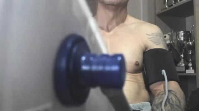 Preview photo of webcam model carin_the_body on Chaturbate