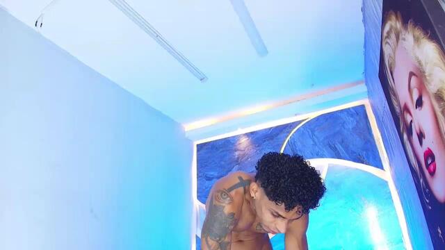 odell-bulmerr: عارضة كاميرا ويب على Flirt4Free