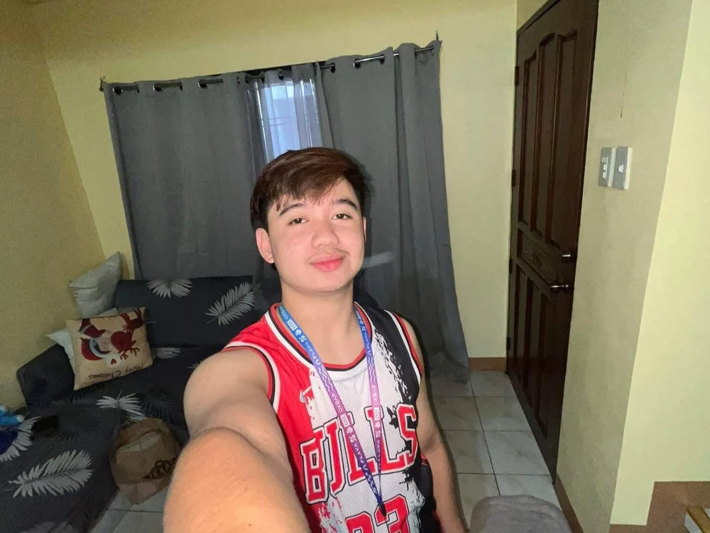 GabinJuicyHugeCock – Stripchat webkamerás modell
