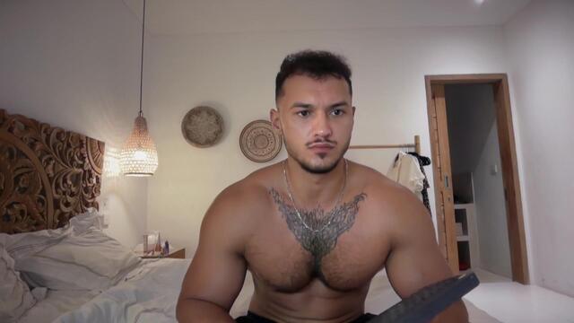 Preview photo of webcam model camillo-beischel on Flirt4Free