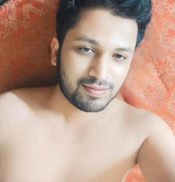 smarty_Pravin (Stripchat): fotod ja profiil