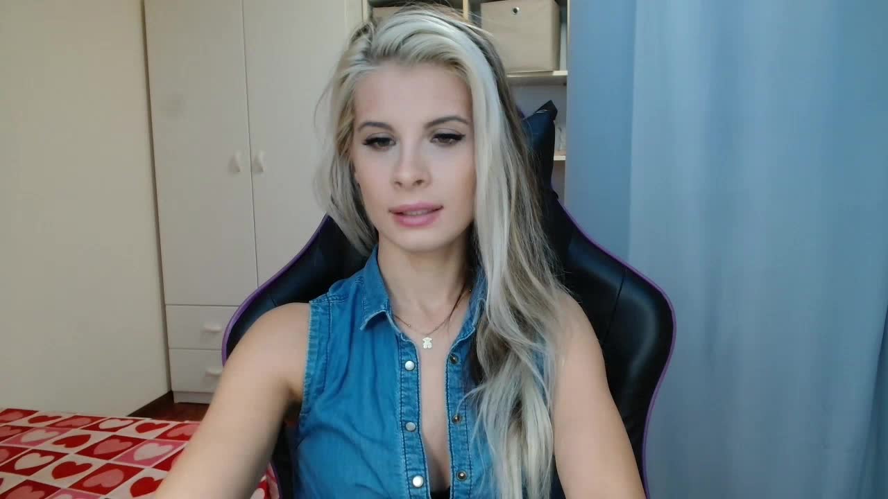 kristinelovely, cam model su XloveCam: foto