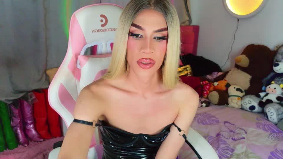 camilapreaty — XloveCam 直播模特：照片与资料