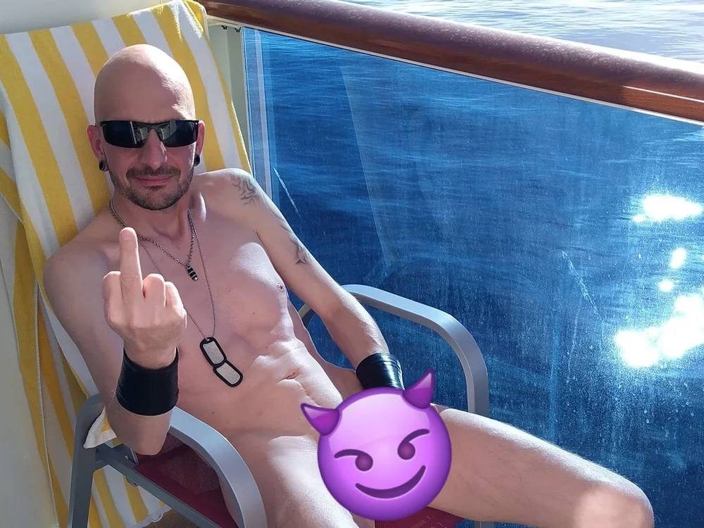 RikoSolid – Stripchat webkamerás modell
