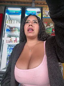 serena_willow – Stripchat webkamerás modell