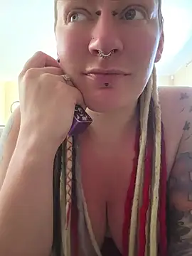 PinkTheHawk, webcammodell på Stripchat: bilder