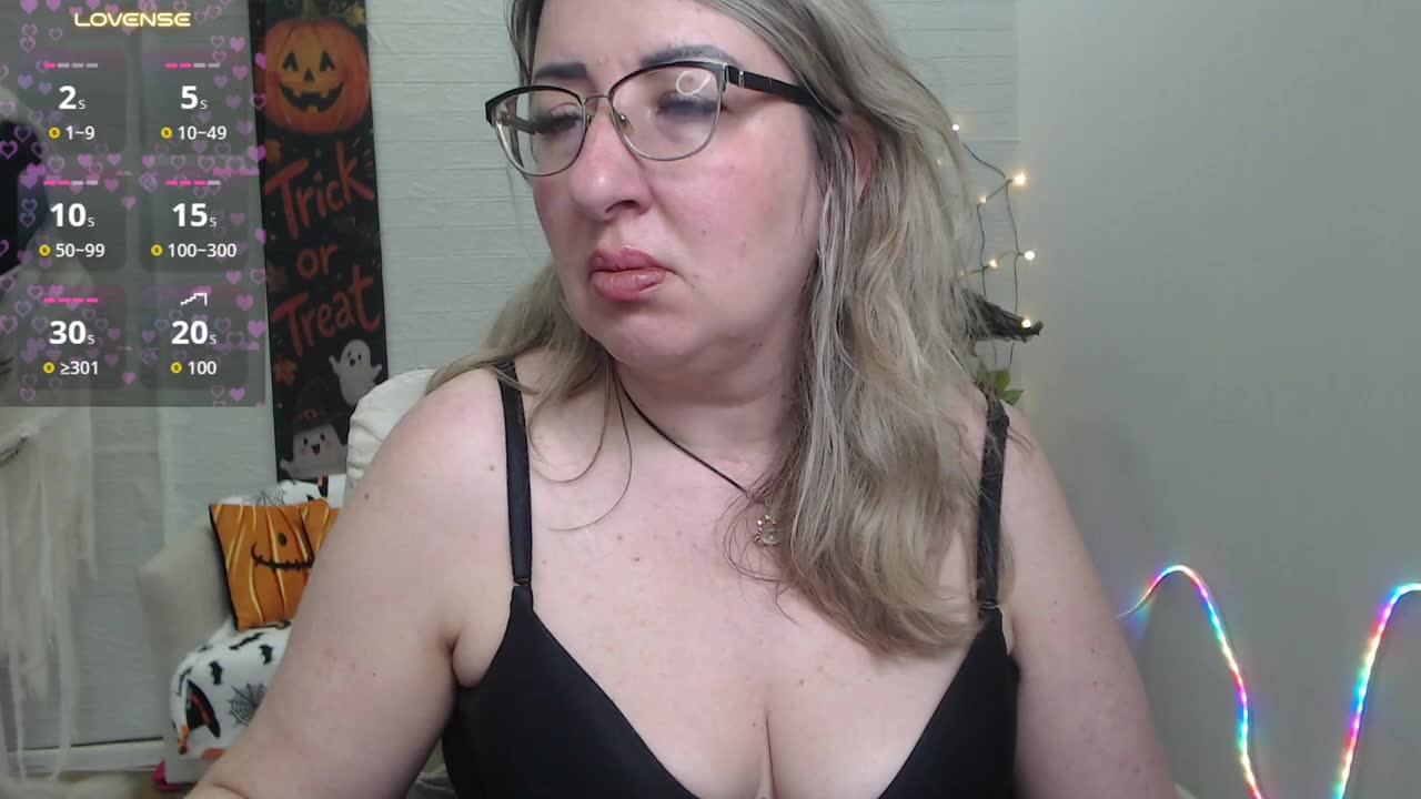 helenenigma – уебкам модел в XloveCam: снимки