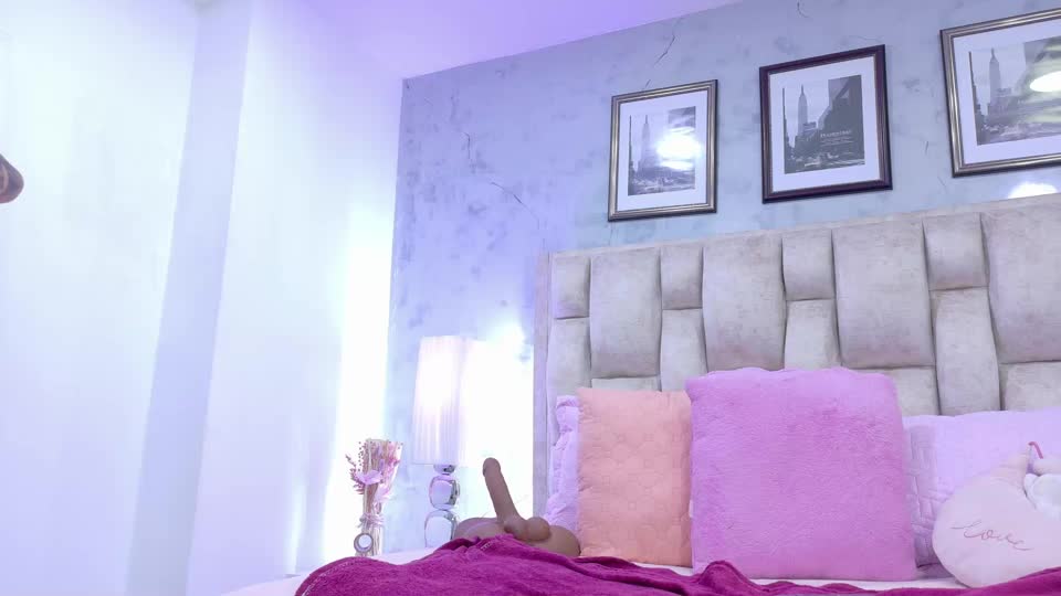 luciadelavega — XloveCam ওয়েবক্যাম মডেল: ছবি