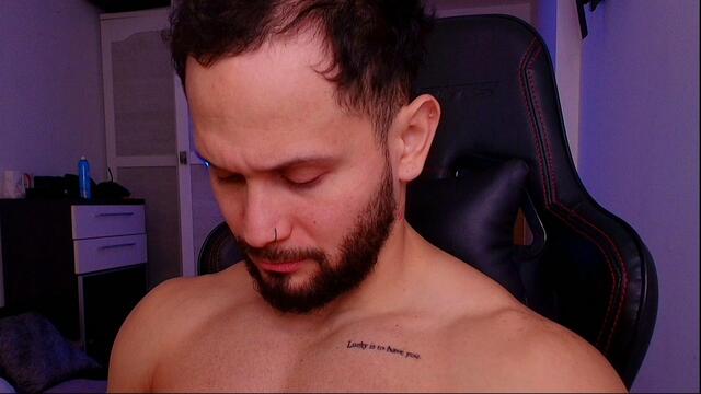Preview photo of webcam model andrew-corey on Flirt4Free