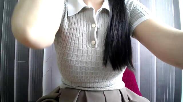 emilia-young – Flirt4Free webkamerás modell